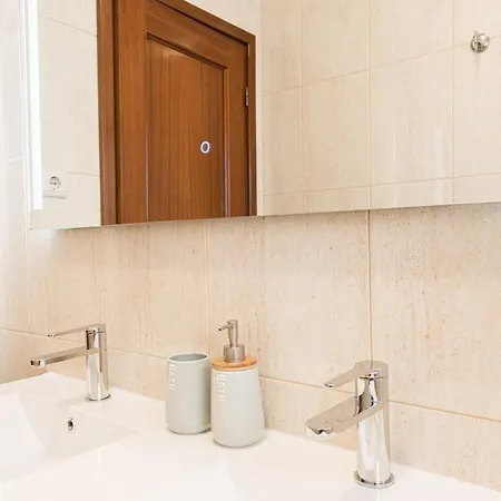 Premium Location 3 Bedroom Lägenhet *